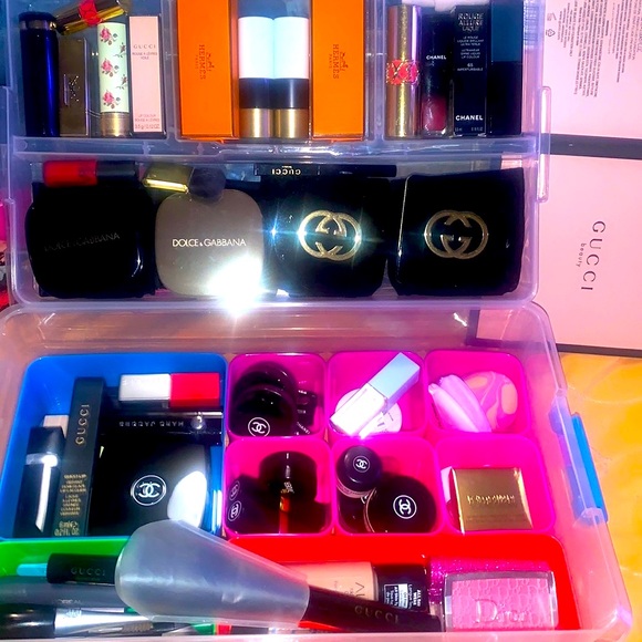 Coolest Box I found at Hobby Lobby - this box is my go to when I travel - Picture 3 of 10